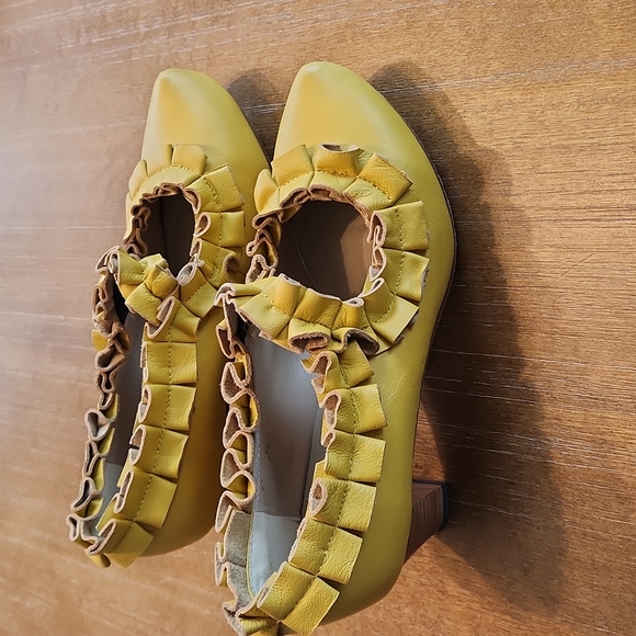 PETER JENSEN  YELLLOW  RUFFLE LEATHER SHOES - Picture 3 of 12